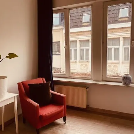 Duplex With Great Terrace On Location ! *